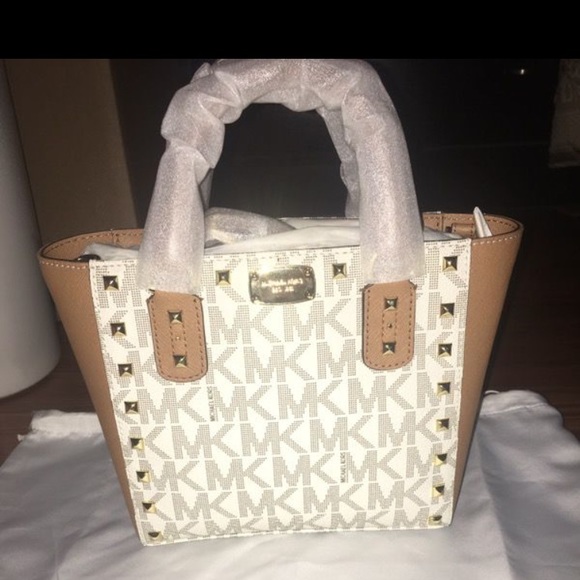 Michael Kors Handbags - Michael Kors Tote❌sold❌